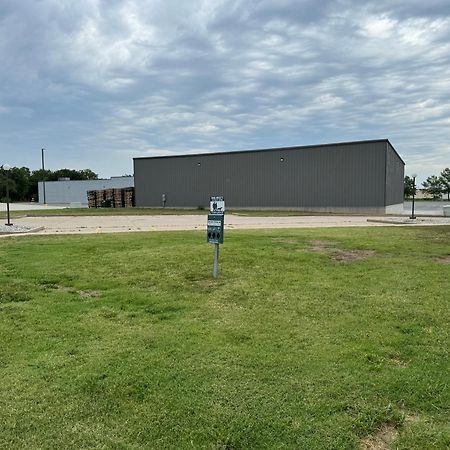 Hotel Super 8 By Wyndham Independence Ks Esterno foto